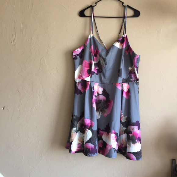 Charlotte Russe Dresses & Skirts - Gray floral summer dress